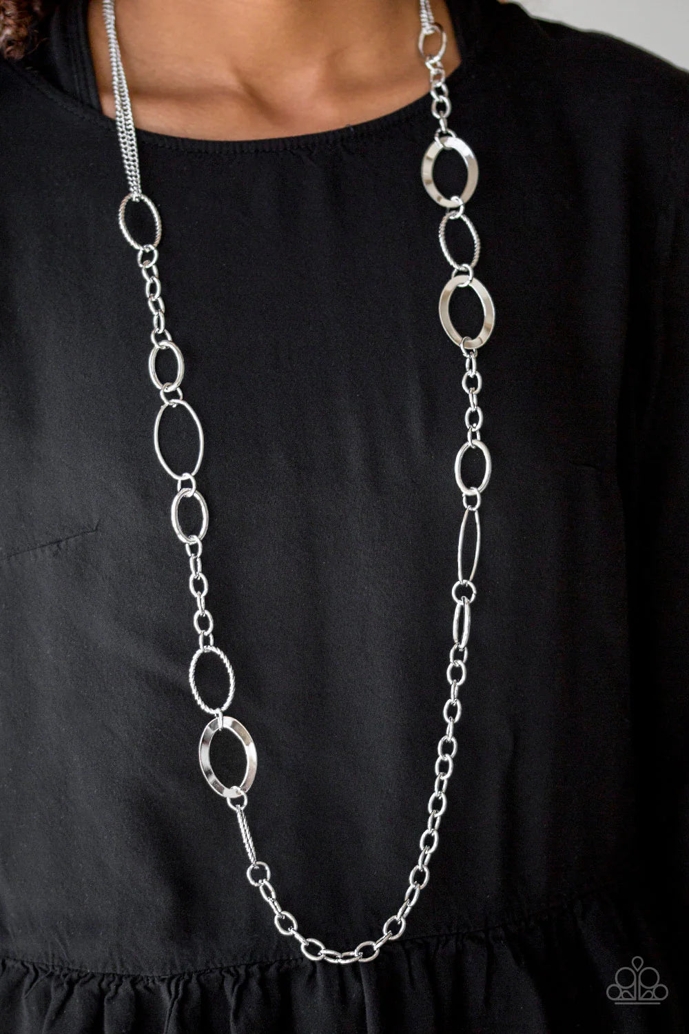 Paparazzi “Chain Cadence” Silver Oval Link Necklace