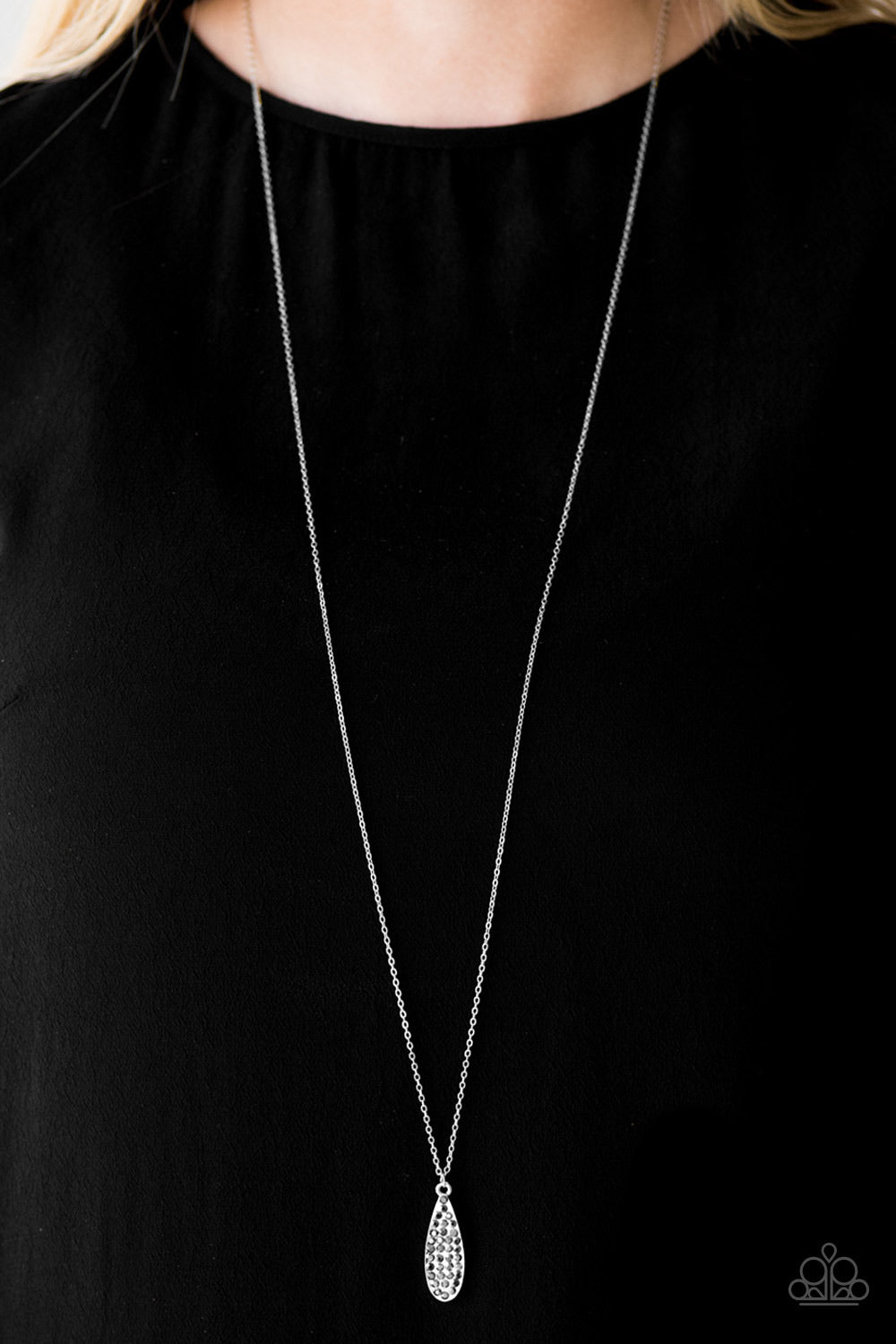 Paparazzi “She Just Shines” Silver Hematite Necklace