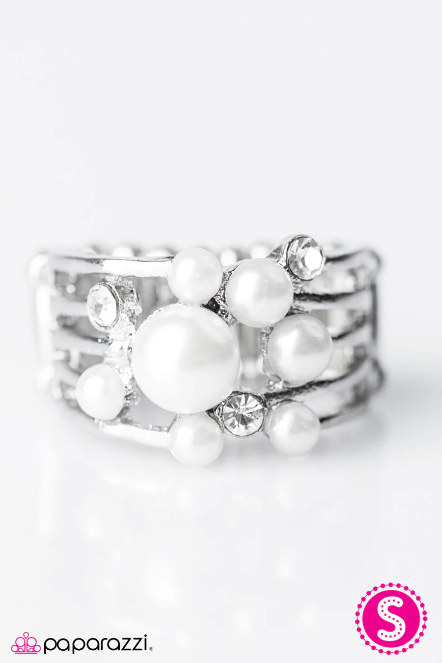 Vintage Paparazzi “Chamber Choir” White Pearly Stretch Ring