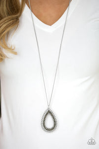 Vintage Paparazzi “Drippin in Drama” Silver Teardrop Necklace