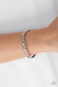 Paparazzi “Malibu Marvelous” White and Silver Stretch Bracelet