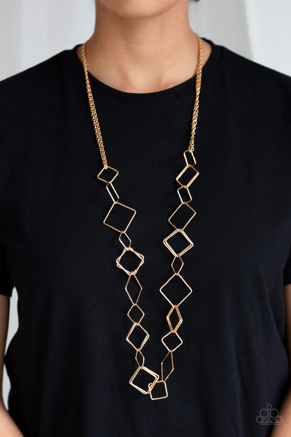 Paparazzi “Backed into a Corner” Gold Link Necklace